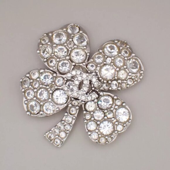 CHANEL CC Logo Clover Rhinestone Pin Brooch 07V Silver France Accessory 81RK777